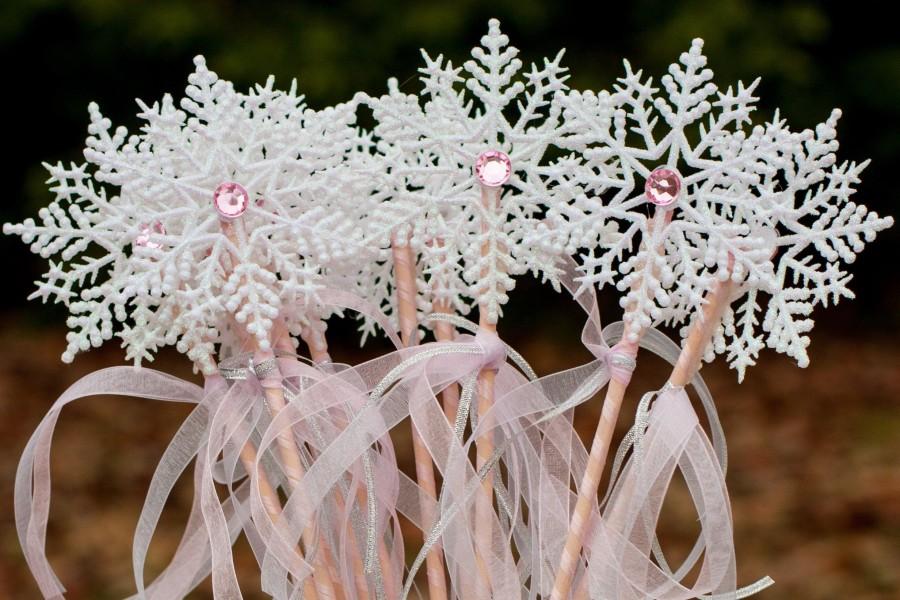 Свадьба - Winter Baby Shower Decorations Centerpiece Pink and White Snowflake Wands Table Decor