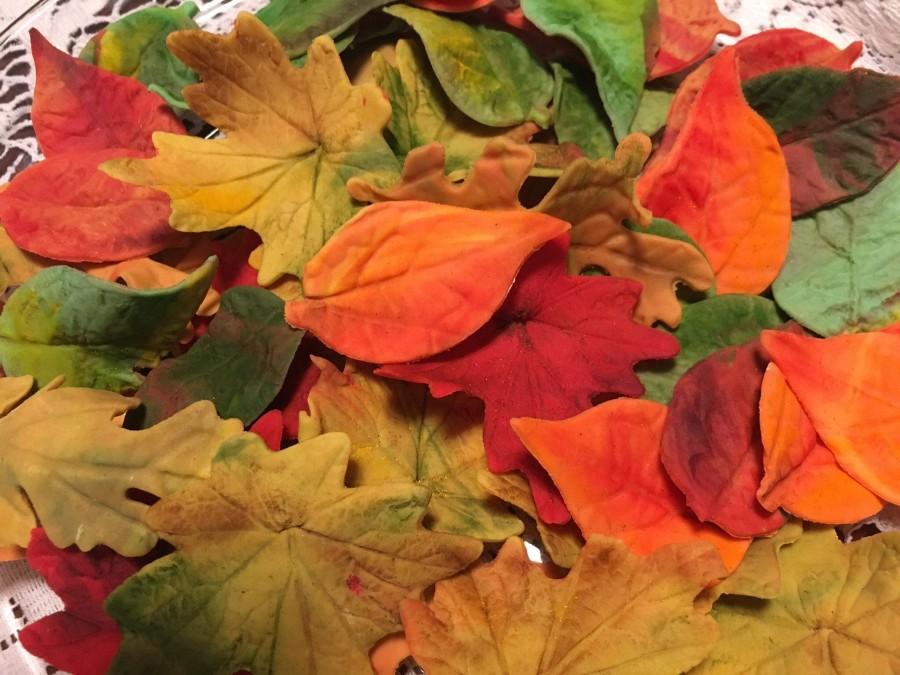 زفاف - 20 Assorted Autumn Leaves-Edible, Realistic Fall Leaves-Gum paste- Fondant- Leaf for cake decorating- Cupcake Toppers