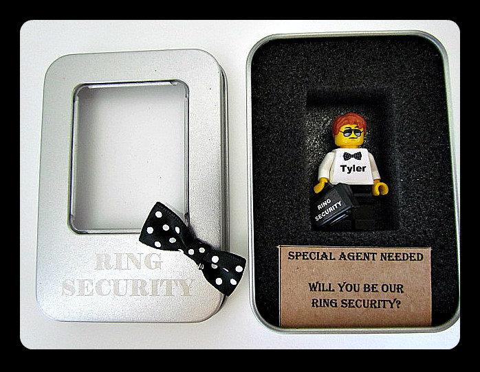 زفاف - Personalized name Gift ring bearer card invitation toy figure toy gift ring security figure briefcase tin box with bow tie