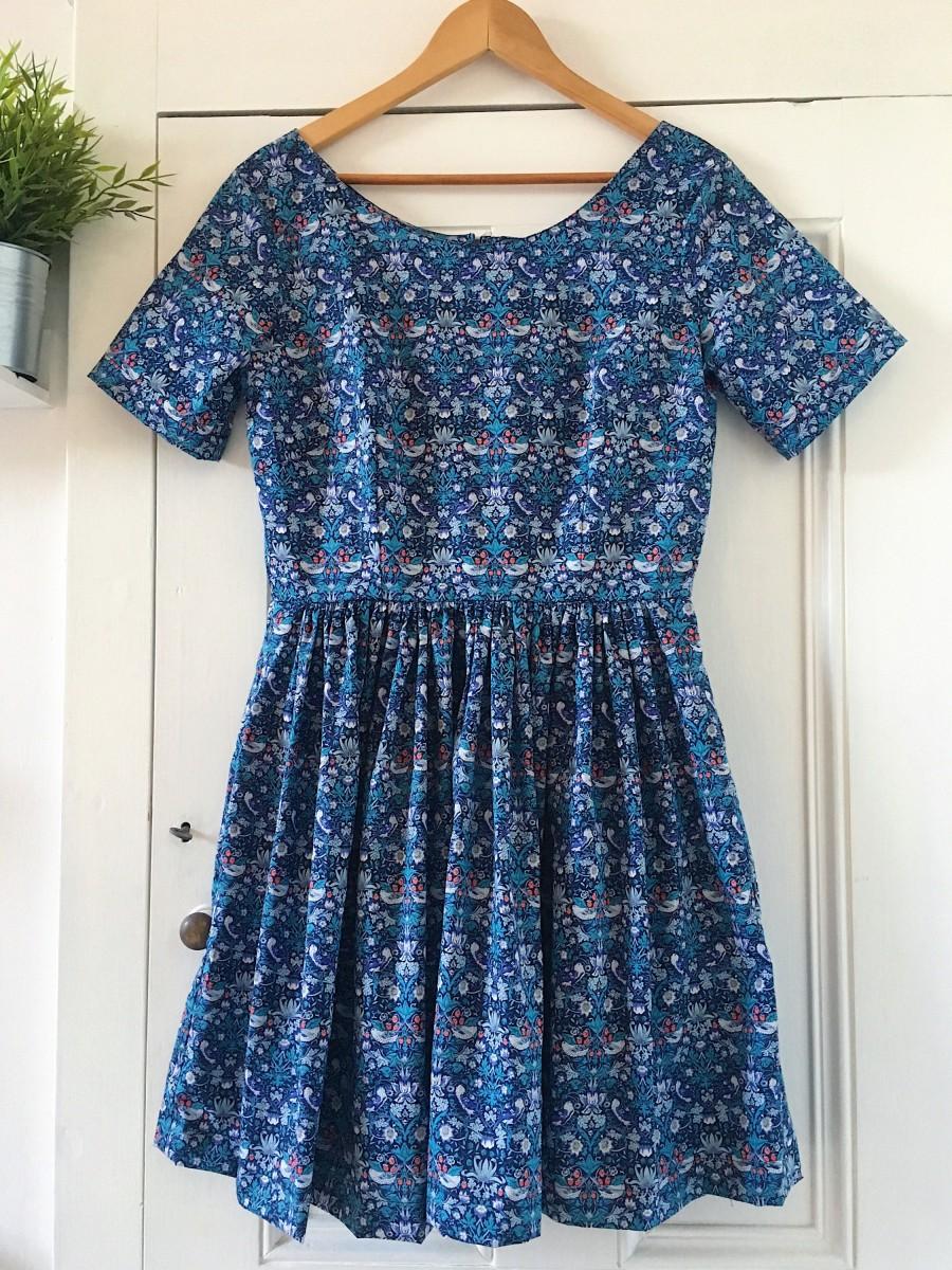 Mariage - William Morris Strawberry Thief print Liberty Tana Lawn Cotton Dress. Handmade, Custom Bridesmaid Dress with/out sleeves and pockets