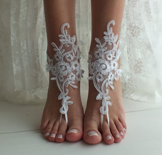 Hochzeit - White Beach wedding barefoot sandals wedding shoes beach shoes bridal accessories bangle beach anklets bride bridesmaids gift