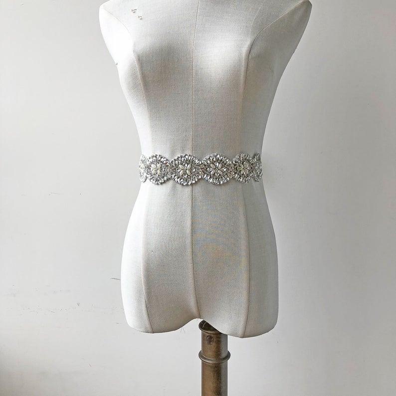 زفاف - Shine Embellished Rhinestone applique Bridal Sashes Jewel Stitch Diamante Pearl Motif Trims for Wedding Dresses Maid of Honor dress