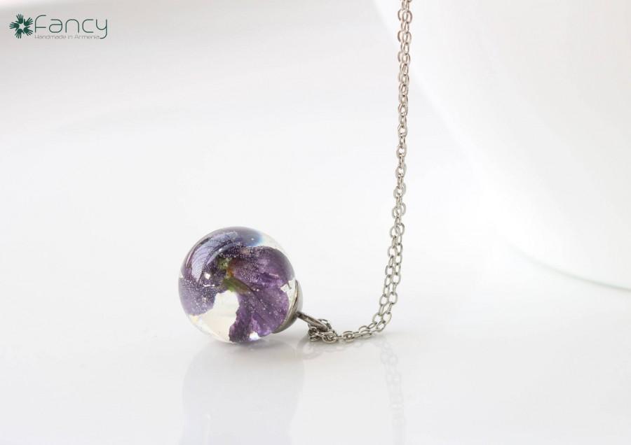 Hochzeit - Violet flower necklace , bridesmaid gift jewelry , dried violets, dry flower necklace , preserved flowers in glass , Armenian jewelry