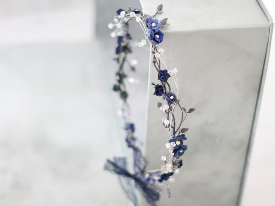 Свадьба - Navy blue flower crown for wedding, dainty hair wreath, delicate floral headband