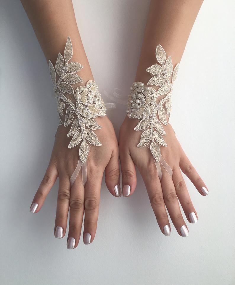 زفاف - Champagne Bridal Glove Wedding Gloves, lace gloves, Ivory bride glove bridal gloves lace gloves fingerless Unique glove