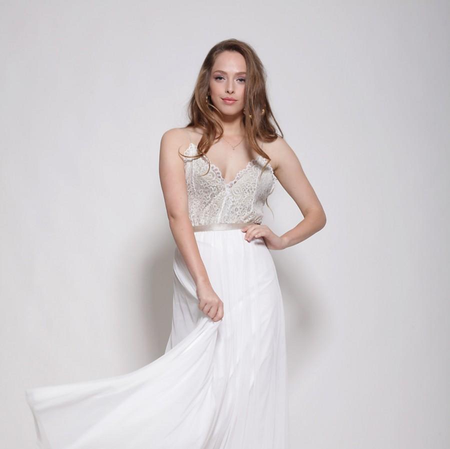 Mariage - Bohemian lace top wedding dress , golden color lining ,open back wedding dress