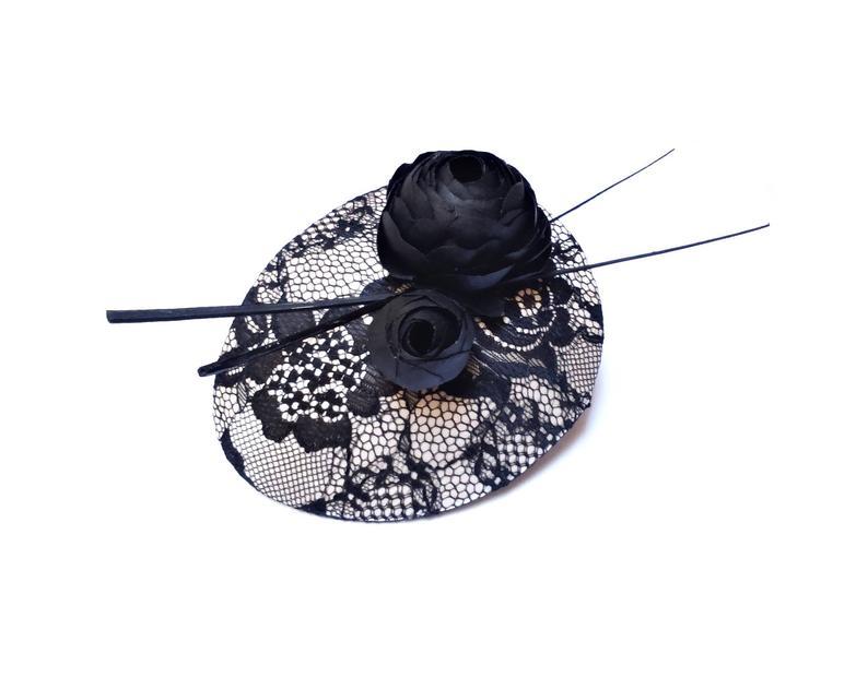 Hochzeit - Black and ivory wedding fascinator. Black hat. Womans hat.