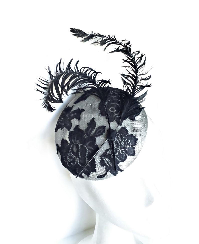 Mariage - Black and gray fascinator hat. Feather fascinator. Wedding fascinator.