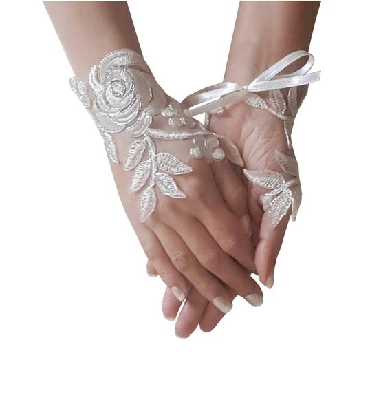 زفاف - Ivory Wedding gloves bridal gloves lace gloves fingerless gloves ivory gloves guantes french lace silver frame gloves