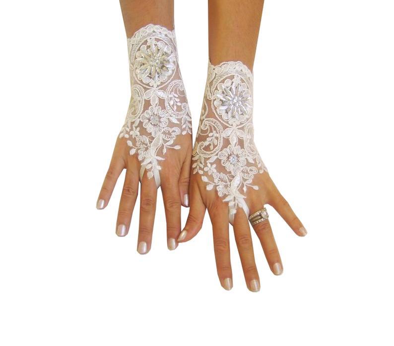 Свадьба - Ivory lace gloves bridal wedding gloves lace gloves fingerless gloves
