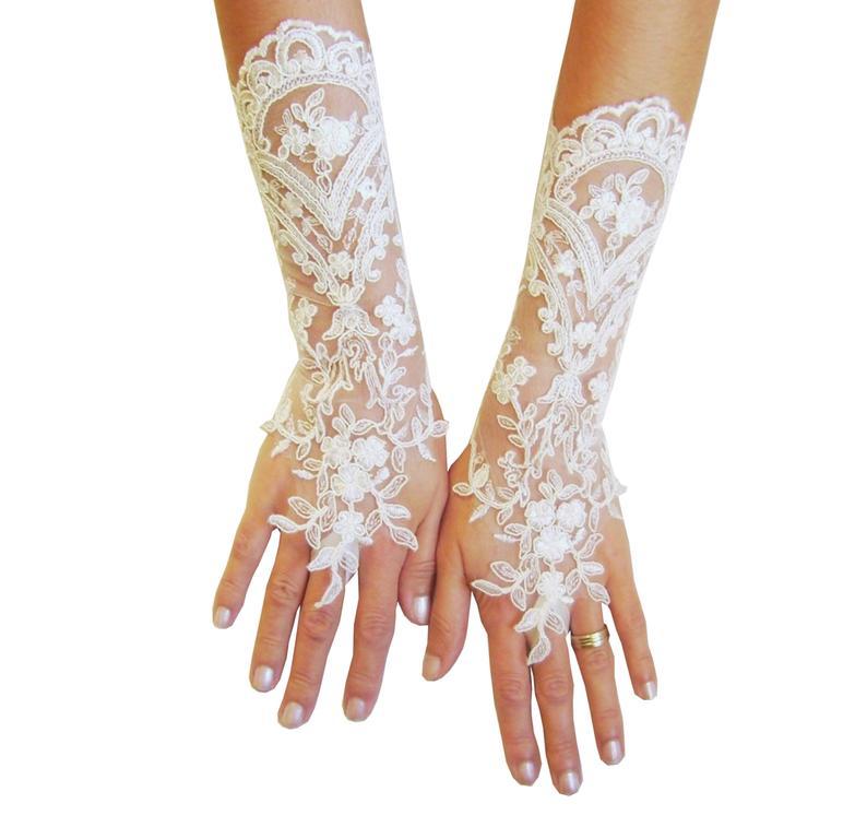 Hochzeit - Long Ivory Wedding gloves, bridal gloves, lace gloves, fingerless gloves, ivory gloves, french lace gloves, long glove, lace mittens, silver