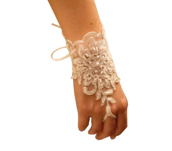 Hochzeit - Bridal Gloves, Wedding Gloves, Ivory Lace gloves, Fingerless Gloves, Ivory wedding, cuffs, wedding cuffs, bride, bridal gloves, Bridal cuffs
