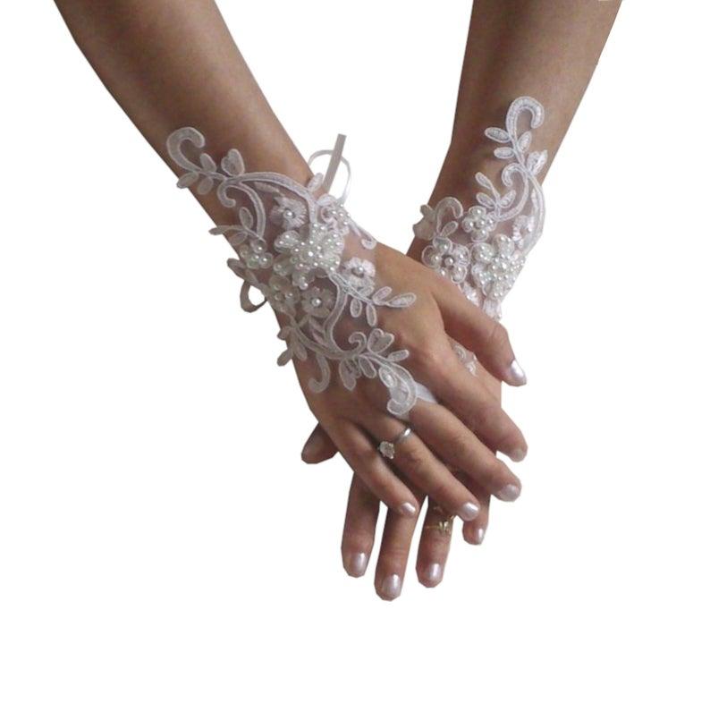 Hochzeit - Bridal gloves, ivory lace gloves, fingerless gloves, beaded gloves, bridal accessories, wedding shower, beach wedding, boho wedding
