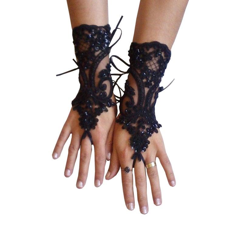 Hochzeit - Beaded, goth, gothic lace, black Wedding gloves, Party gloves, bridal gloves, fingerless gloves, french lace, vampire, costume, party, prom