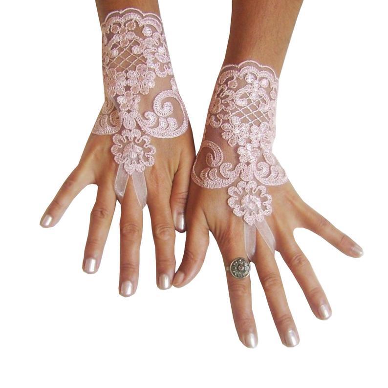 Hochzeit - Blush pink Wedding gloves, lace gloves, bridal glove, beach wedding, accessories, bride accessory, prom, party, anniversary