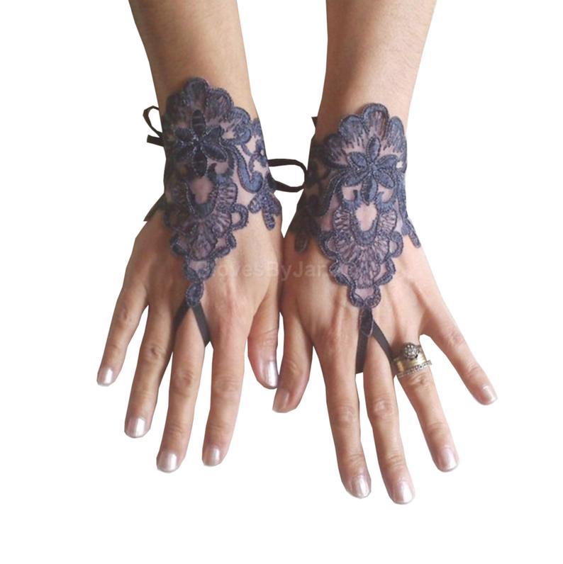Mariage - Gothic lace very dark grey smoked gray Wedding gloves bridal gloves fingerless gloves french lace bridesmaid gift tea party