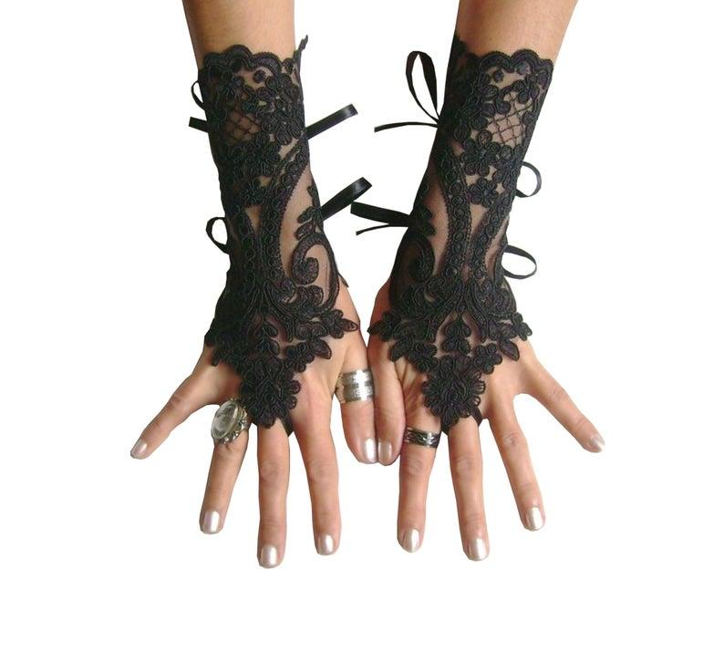 Hochzeit - Black or ivory lace gloves french lace bridal lace wedding fingerless gothic gloves black camarilla burlesque vampire glove guantes 250