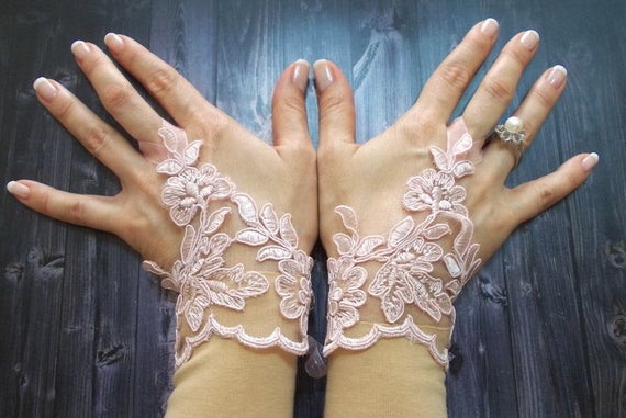 Свадьба - Pink Wedding Gloves, Bridal Gloves, Lace Fingerless Gloves, Bridal Short Gloves, Wedding Accessories, Handmade Wedding Gifts, Alencon Gloves