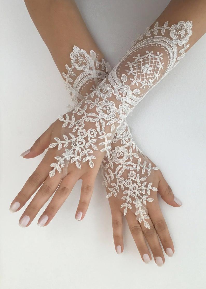 زفاف - Ivory Wedding Gloves, Long Ivory lace gloves, Handmade gloves, Ivory bride glove bridal gloves lace gloves fingerless gloves
