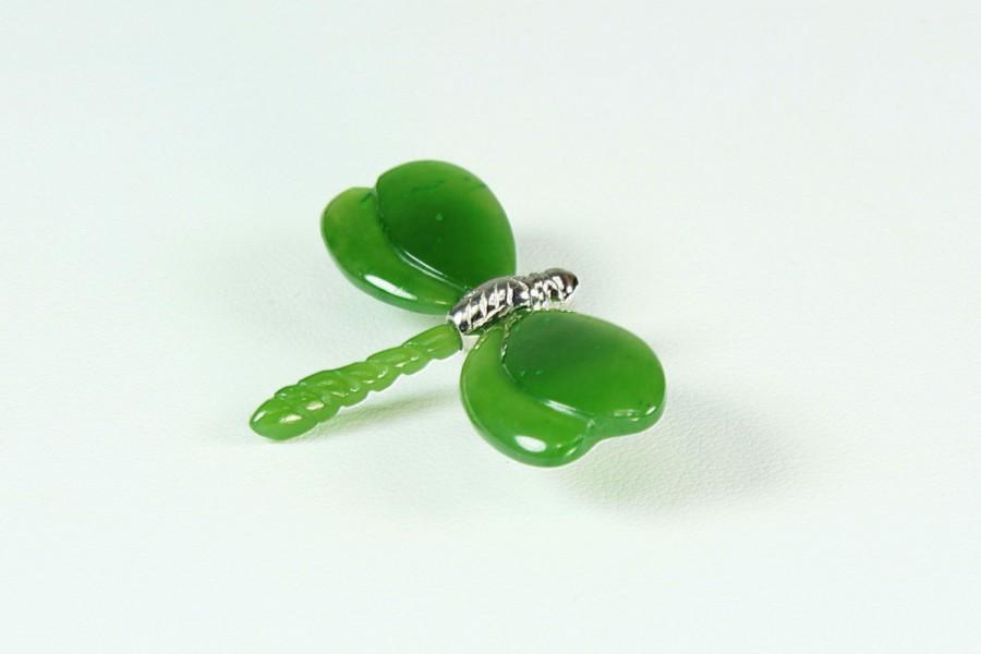 Hochzeit - Best selling item, mindfulness gift, vintage brooch, Jade, gift for her, gift for mom, nephrite jade, brooch, wedding gift, gift for women