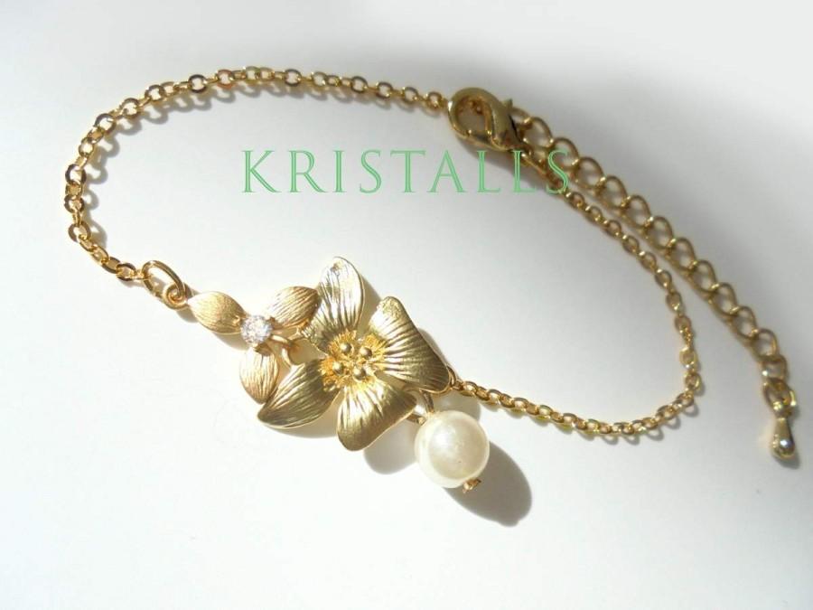 Mariage - Gold Flower Bracelet Pearl Bridal Bracelet Wedding Bracelet Wedding Jewelry Bridesmaid Bracelet Bridesmaid Jewelry