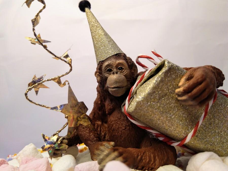 Wedding - Schleich Orangutan Party animal, animal cake topper, birthday cake.