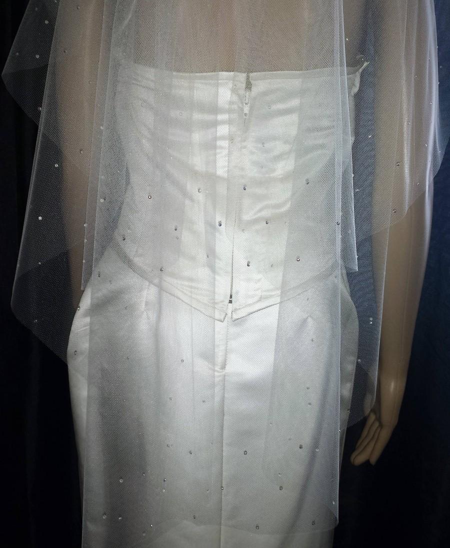 Свадьба - Ivory wedding veil Swarovski Crystal Edged 30" / 42" Fingertip length cut edged. Full circle style veil.  2 tier. FREE UK POSTAGE