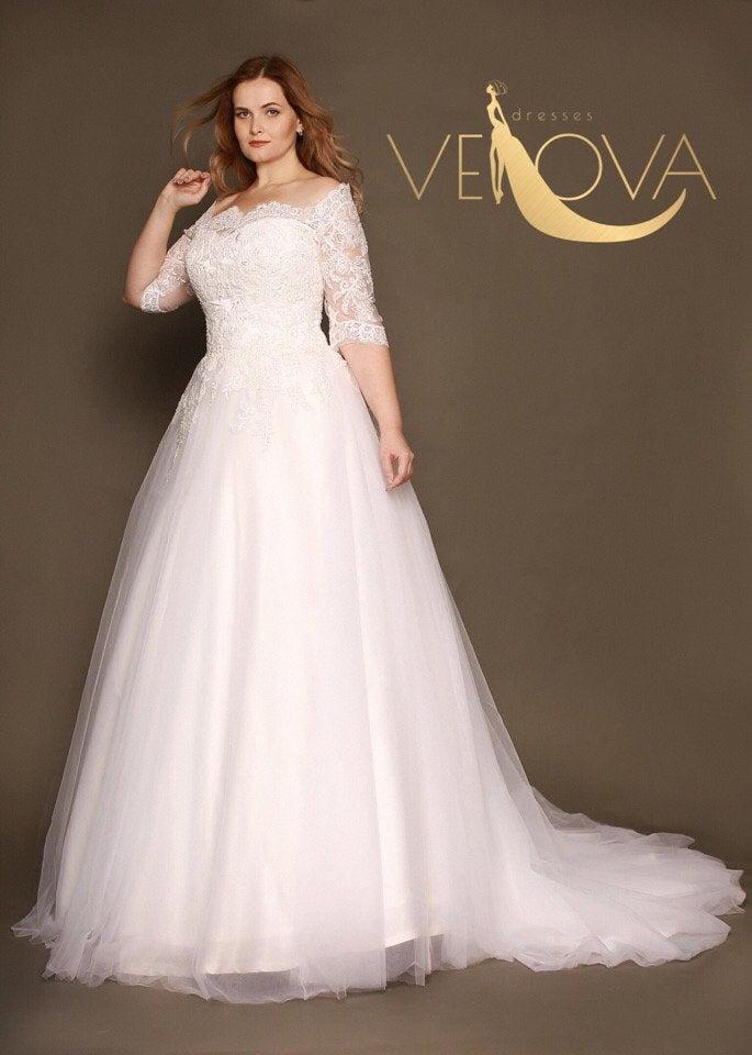 Mariage - Plus Size Wedding Dress Long Sleeve Lace Wedding Dress, Tulle Wedding Dress