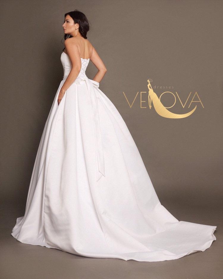 زفاف - Simple Wedding Dress Minimalist
