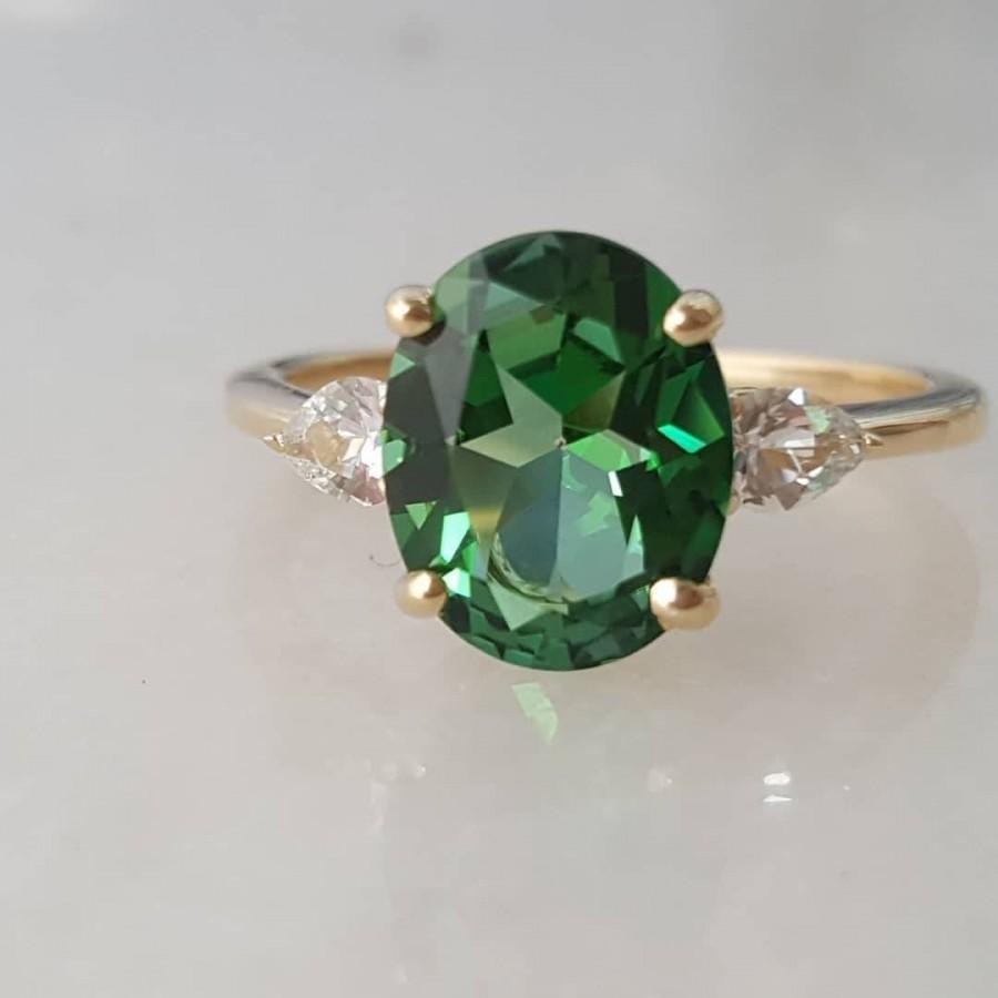 زفاف - Green Topaz ring, white sapphire ring, green ring, Topaz engagement ring, Three stone ring, Gemstone ring
