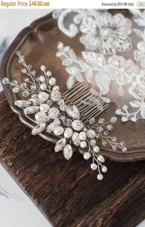 Свадьба - Bridal Hair Comb Wedding Decorative Hairpiece Pearl Hair Comb Silver Crystal Rhinestone Hair Clip Beaded Prom Headpiece Wedding Hair Jewelry