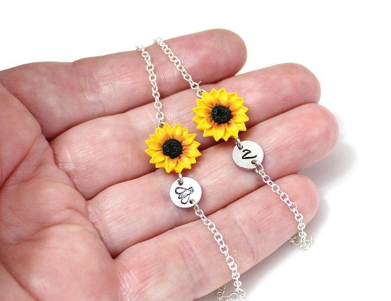زفاف - Sunflower Bracelet, Bee Personalized Silver Disc, Couple's Initials, Monogram Charms , Mother Jewelry, Silver Personalized, Sterling Silver