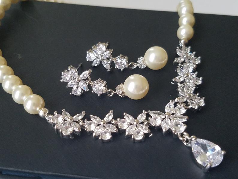 Mariage - Pearl Bridal Jewelry Set, Swarovski Ivory Pearl Set, Necklace&Earrings Jewelry Set, Wedding Pearl Jewelry, Bridal Jewelry, Pearl Silver Set