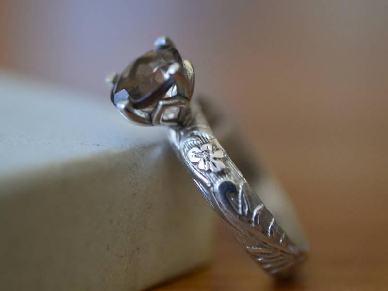 زفاف - Smoky Quartz Engagement Ring, Natural Faceted Chocolate Stone, Personalised Sterling Silver Flower Blossom Band, Women's Engravable Jewelry