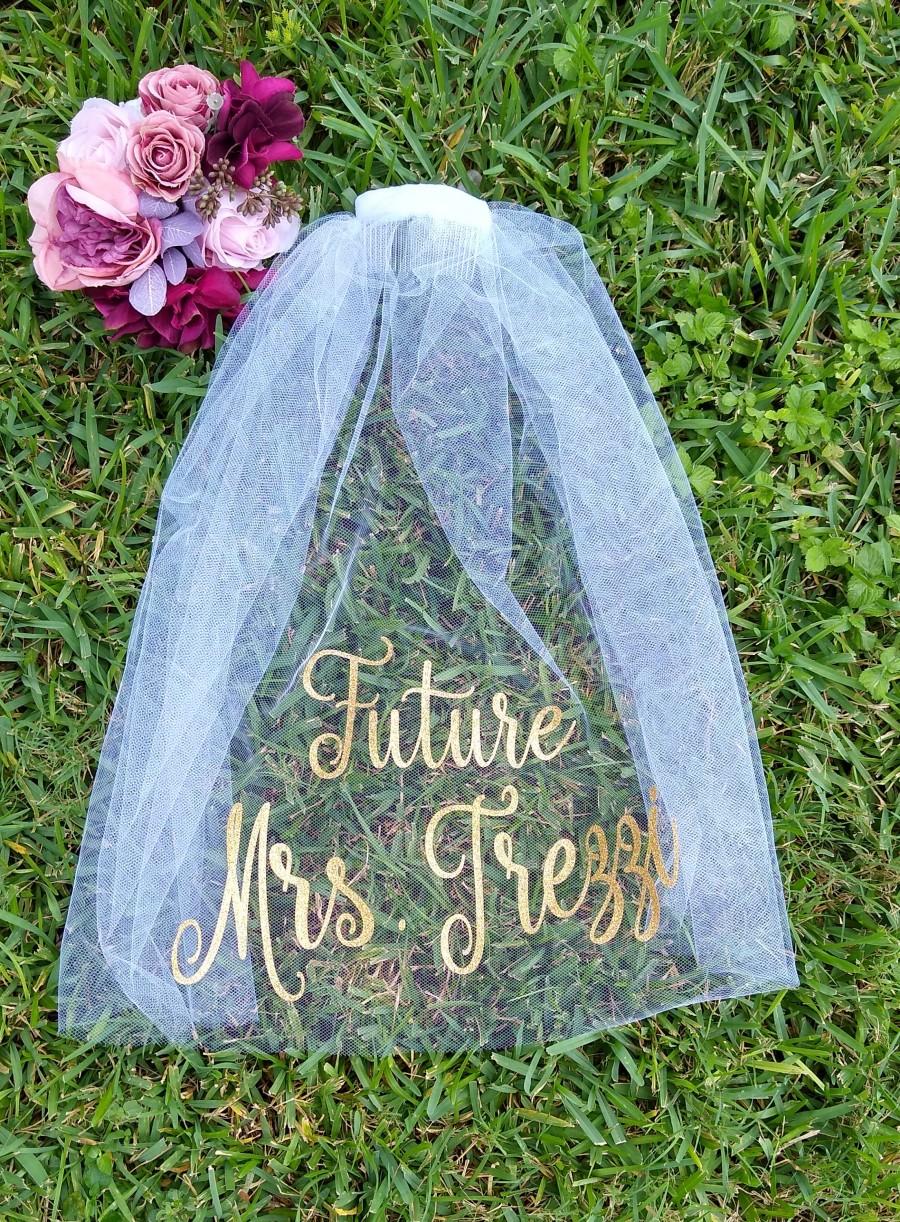 Hochzeit - Bachelorette Veil - Bridal Shower Veil - Future Mrs Veil - Bachelorette Party - Mrs. Veil - Personalized Veil - Engagement Gift