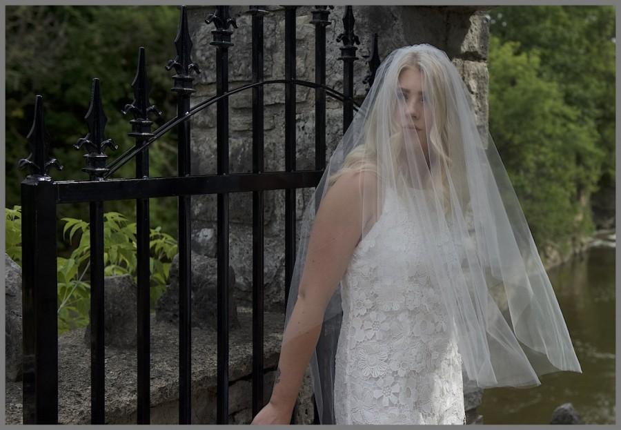 Hochzeit - Bridal Veil, raw edge, two tier, fingertip, white, diamond white, light ivory, ivory,