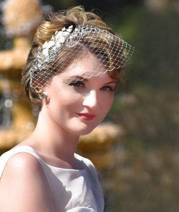 Свадьба - Delicate birdcage veil headband, Floral headband, Ivory mini veil headband, White birdcage veil headpiece,  Bridesmaid hair accessories