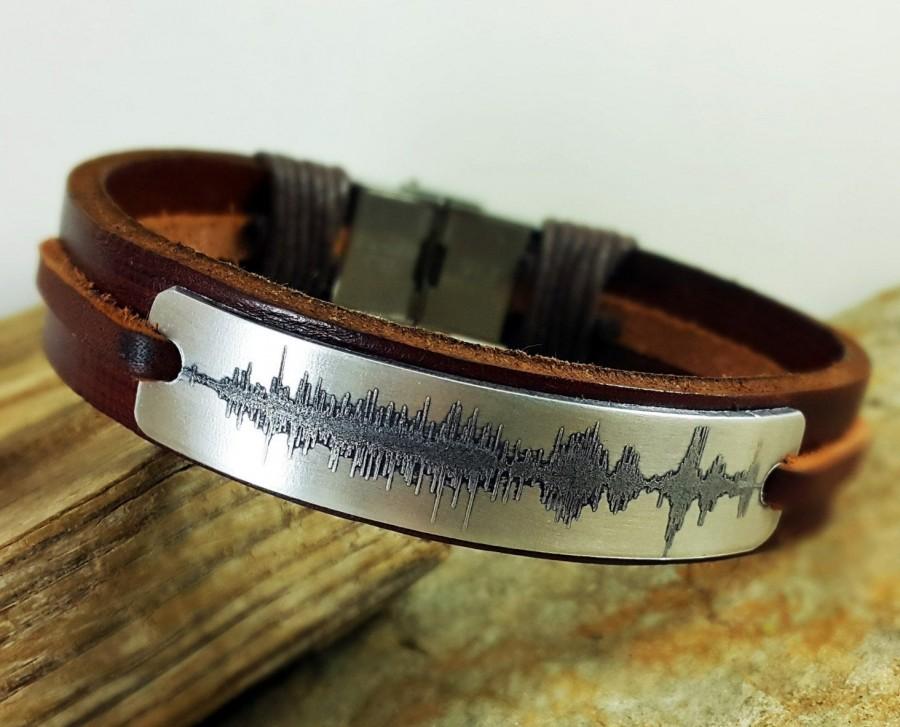 Hochzeit - Sound waves bracelet. Personalized Bracelet, Wedding anniversary gift. Voice recording.Genuine Leather with Aluminium Plate