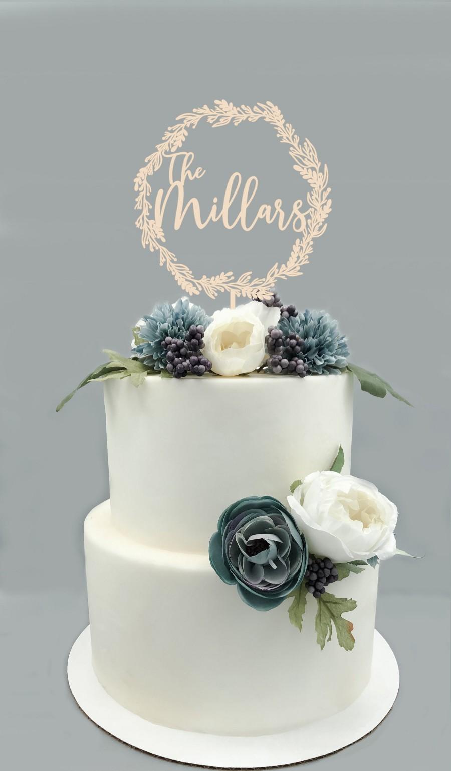 Hochzeit - Personalized Wood Wreath Cake Topper - Custom Wedding Cake Topper, Rustic Wedding Decor, Cake Decor, Engagement Cake