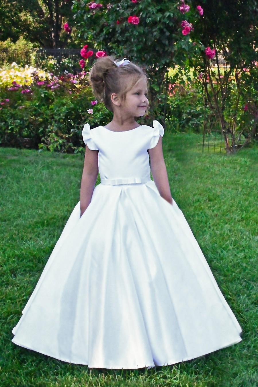 Свадьба - White flower girl dress First Communion Baptism Special occasion Baby Toddler Birthday Princess Wedding girls dress