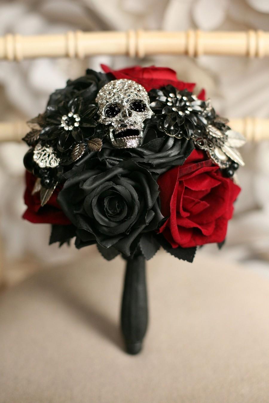 Hochzeit - Bridesmaid Skull wedding bouquet, alternative, Ornate handle, brooch bouquet, retro, gothic, wedding flower, posy bouquet, skull wedding