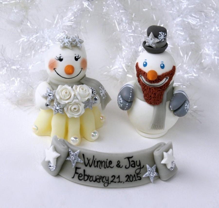 Hochzeit - Wedding cake topper with snowman bride and groom, winter wonderland wedding, Christmas cake topper, winter cake topper