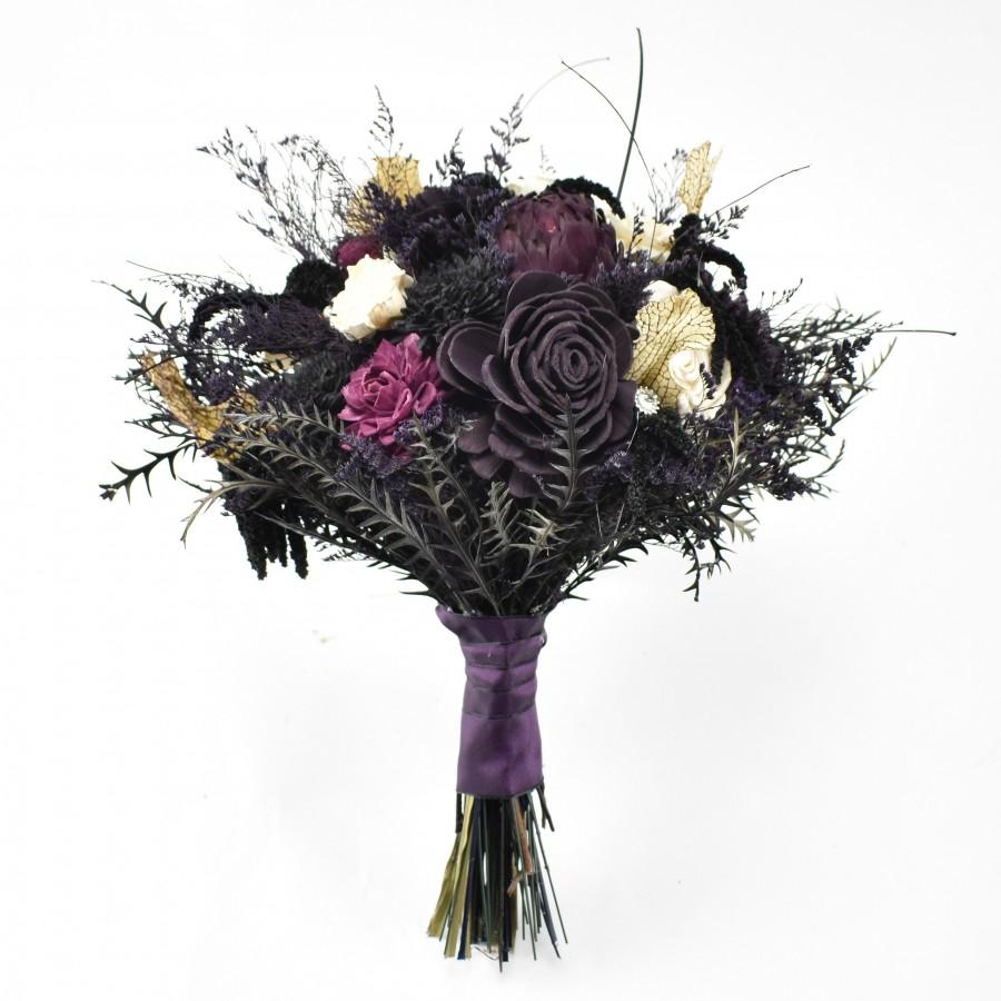 زفاف - Spell Bound Sola Flower Bouquet // Black and Purple Wood Flower Bouquet, Bridal Bouquet, Halloween Wedding Bouquet, gift for her