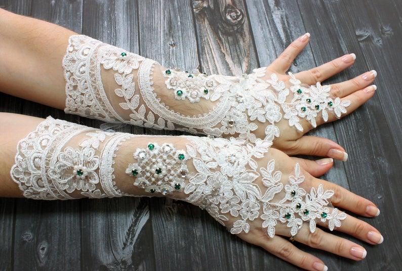 زفاف - White beaded long lace wedding gloves, shiny emerald green beads french lace opera gloves, bridal wedding accessories