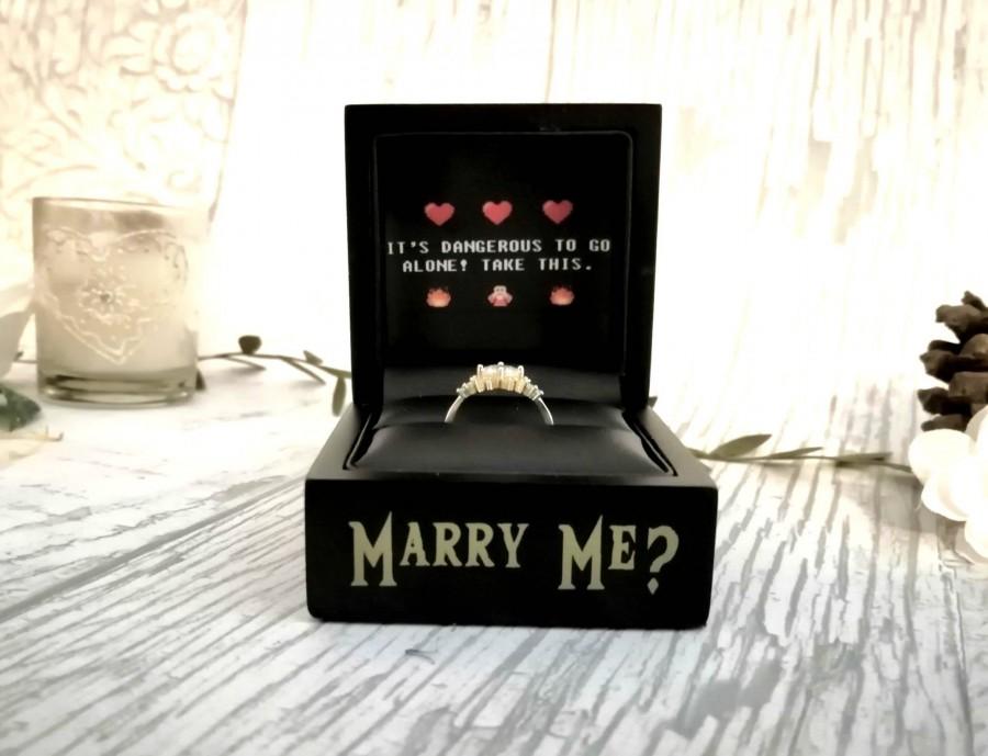 Hochzeit - Engagement Ring Box • Zelda Triforce Inspired Engagement Ring Box 