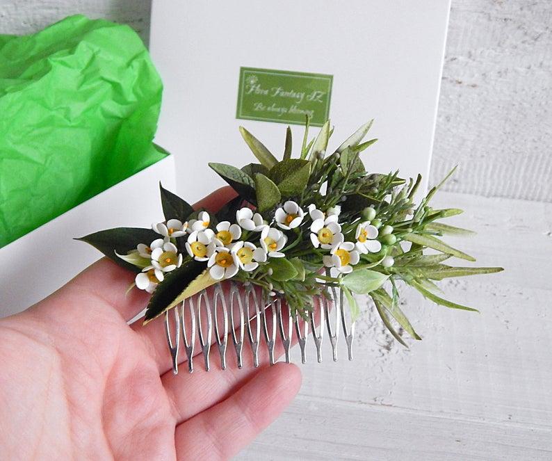 Mariage - White and green floral hair comb Wax flower hair piece Rustic wedding hairpiece Greenery headpiece White small flowers Rosemary leaves