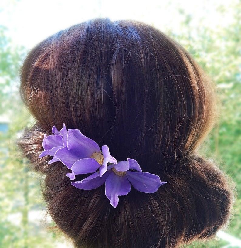 Wedding - Purple flower hair comb Wedding hair piece Violet clematis Bridesmaid floral headpiece Bridal hairpiece Flower head piece