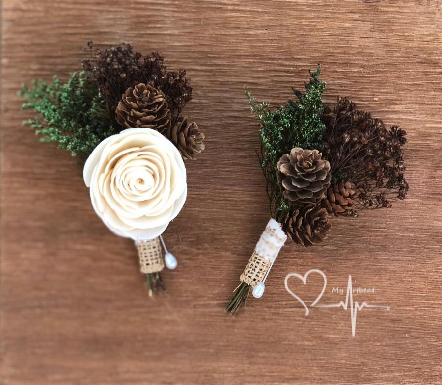 Mariage - Rustic Pine Cone Boutonniere, Sola Pine Cone Boutonniere, Winter Woodland Wedding, Miniature Pine Cones, Groom or Groomsman Boutonniere