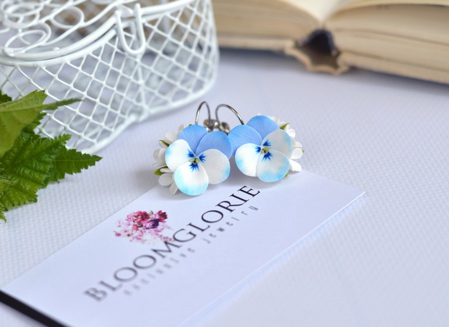 Mariage - Pansy earrings Pansies jewelry Clay floral earrings Blue pansy earrings Blue clay jewelry Floral gift Blue wedding Lever back earrings Bride