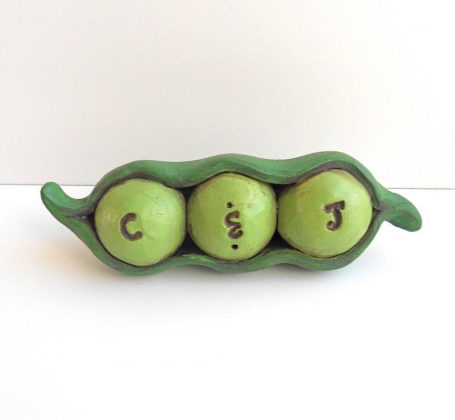 Hochzeit - Green Garden Peas in a Pod wedding cake topper